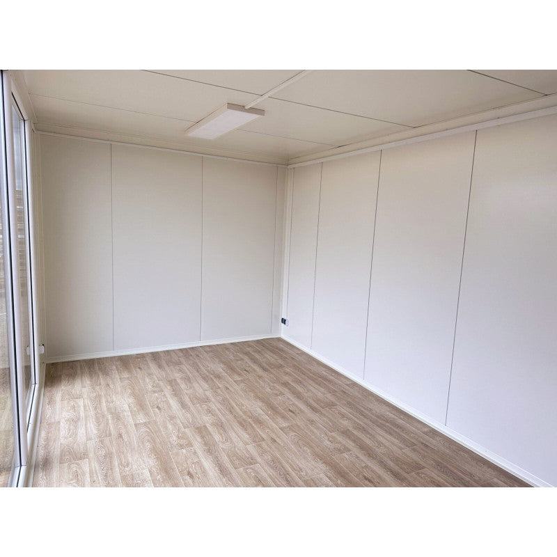 CONTENEDOR ELEVADO 7×3 M GRANDES VITRINAS / AIRE ACONDICIONADO / BAÑO ( Ref: 5905 )