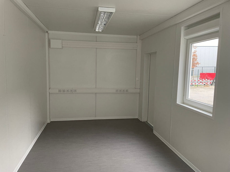 Contenedor oficina de 6,75 × 2,42 M ( Ref: 2350 )